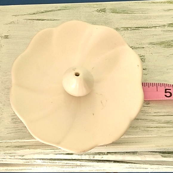 White Flower Ceramic Incense Holder or jewelry holder - Picture 5 of 5